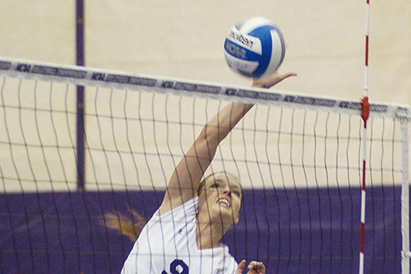 Violets off to rocky start at Labor Day weekend volleyball tournament
