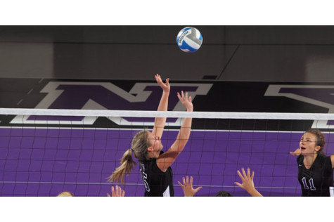 Women’s volleyball returns from round robin with 2-1 UAA record