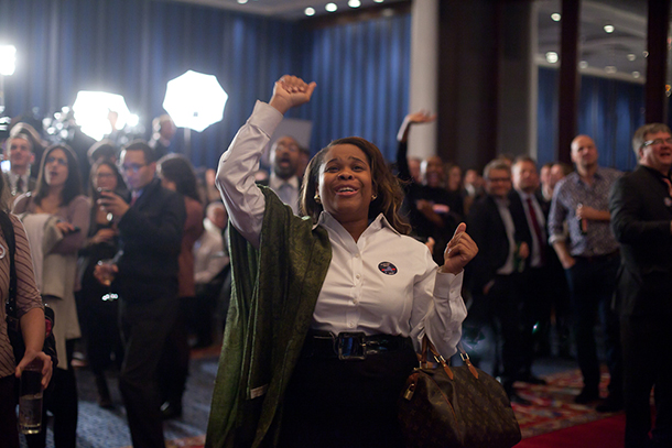 Re-elected, Obama promises to end gridlock, sustain hope