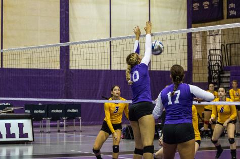 Women’s volleyball wins in a shut out against Hunter College