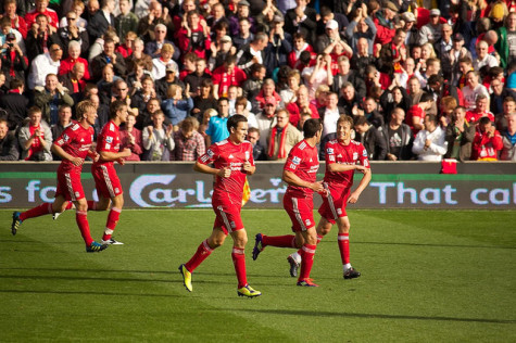 English soccer teams battle for place in Champions League