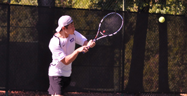 Men’s tennis split first tourney of the season