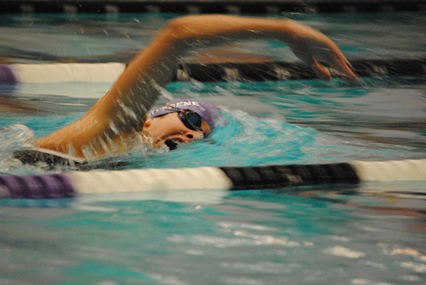 Swimming and diving teams split weekend at Rochester Invitational