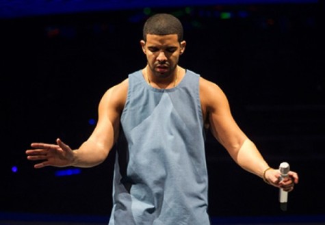 Drake charms crowd, disputes feud rumors at Barclays Center