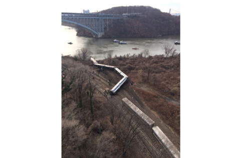 Metro-North train derails on way to Grand Central Terminal