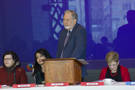 University members discuss usual topics at senate meeting