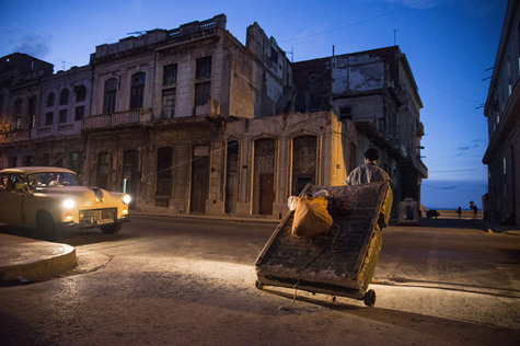 Students study art in Havana