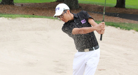 Golf competes in UAA tourney