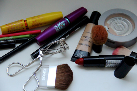 Face heat with resistant makeup