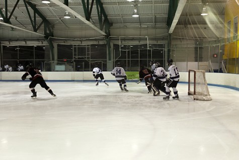 Hockey Testy in Weekend Wins
