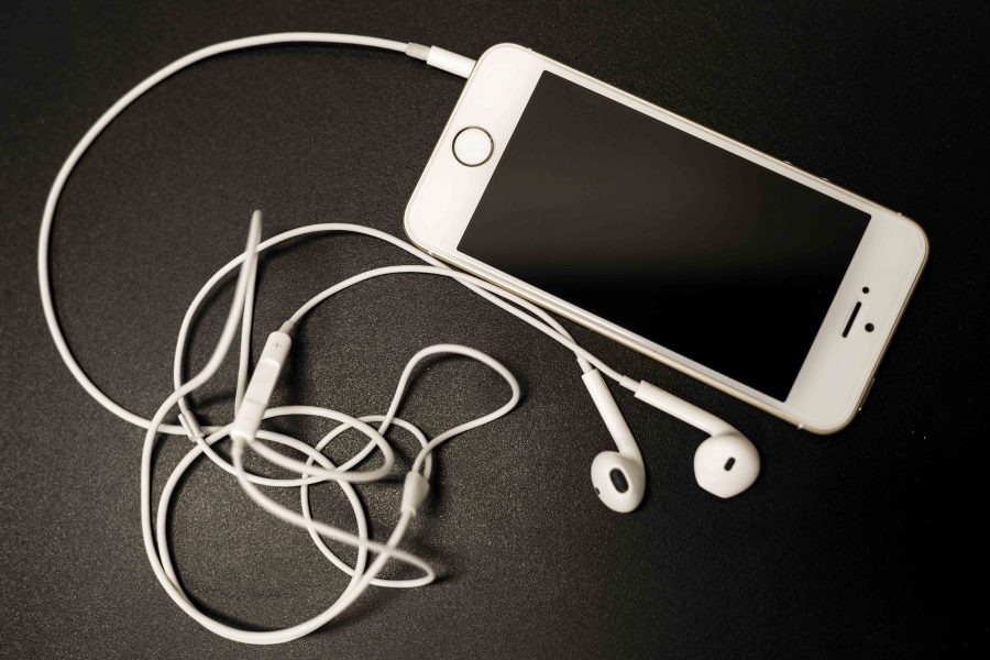 %0AIt+turns+out+that+iPhones+are+dirtier+than+toilets%2C+so+avoid+the+germs+and+use+headphones+or+earphones+instead.+%0A