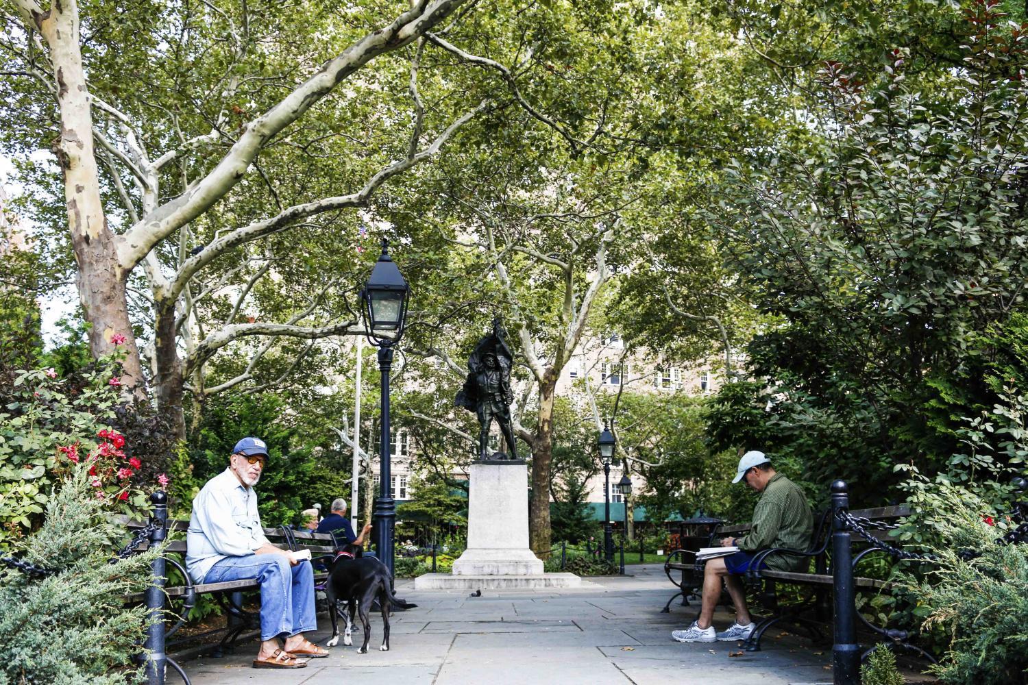 Abingdon+Square+Park+is+a+little+triangular+park+tucked+away+in+the+West+Village+where+Hudson+Street+crosses+Bleecker+Street.+