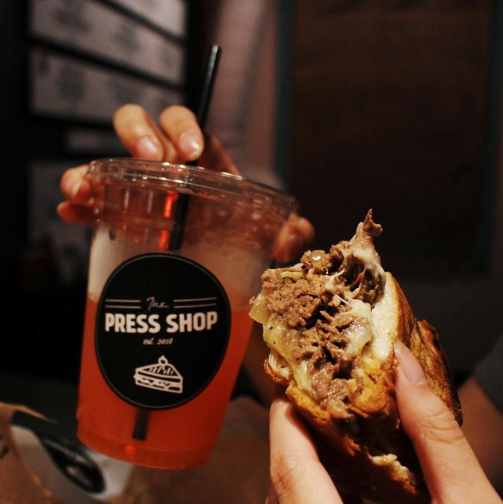 The+Oy+Gavelt%3B+nonnie%27s+beef+brisket%2C+swiss%2C+sauteed+onion%2C+mayo%2C+au+jus.+Served+on+challah+bread.