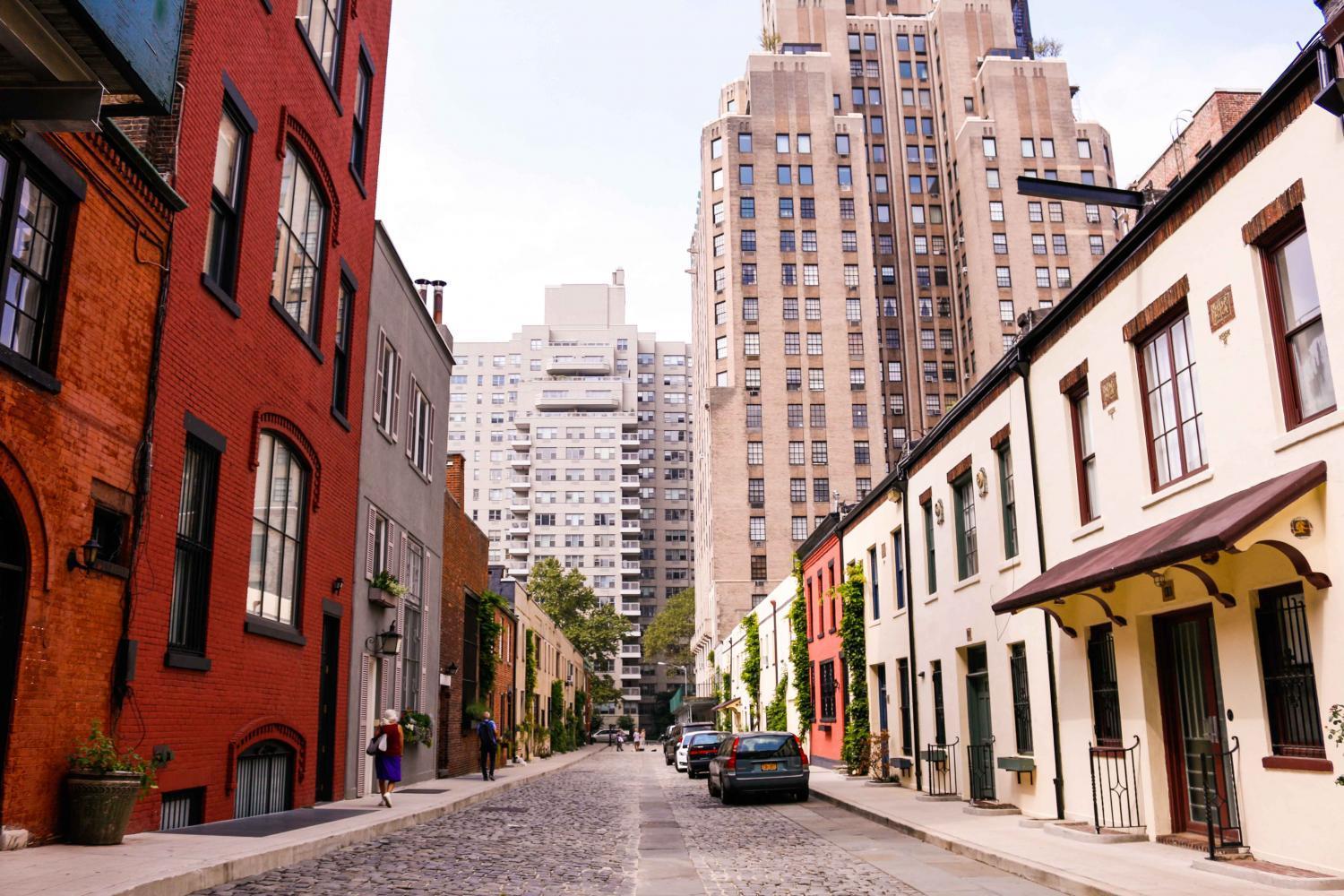 Washington+Mews%2C+located+between+Fifth+Avenue+and+University+Place%2C+is+home+to+many+of+NYU%E2%80%99s+international+houses.+NYU+hosts+more+international+students+than+any+other+education+institution.