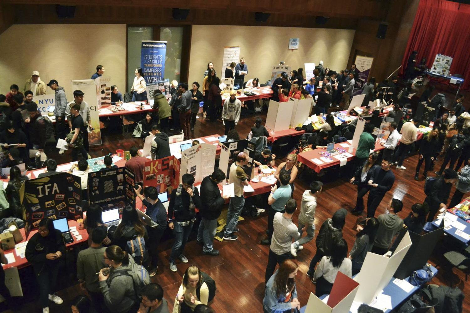 %0AClub+Fest+showcases+all+of+the+different+extracurricular+clubs+at+NYU%2C+giving+students+the+opportunity+to+sign+up+for+a+number+of+activities.%0A