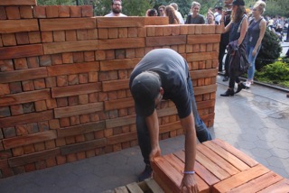 “MURO” Installation Divides Washington Square Park
