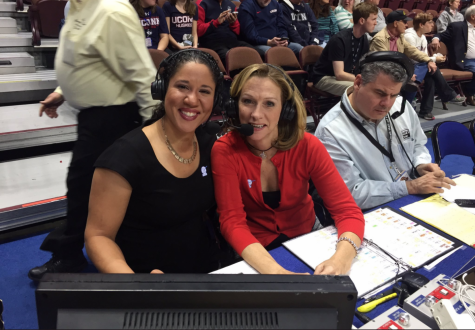 Commentary: Female NFL Announcer Faces Scrutiny