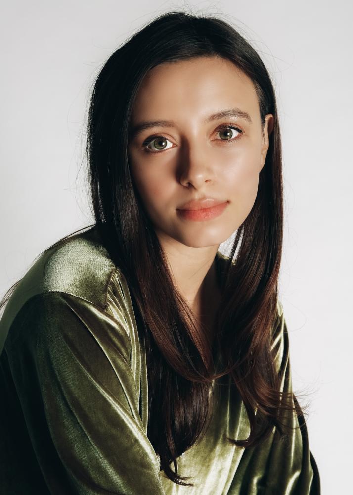 Elizabeth Cappuccino graduated from Tisch last winter. She has recently been promoting her film “Super Dark Times” and was in the season four premiere of “Broad City.”