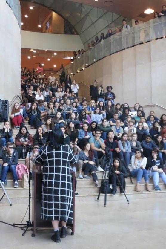 Over+a+hundred+NYU+community+members+attended+the+vigil+in+remembrance+of+the+Sunday%E2%80%99s+mass+shooting+in+Las+Vegas+on+Monday+at+5+p.m.+in+Kimmel+Center+for+University+Life.