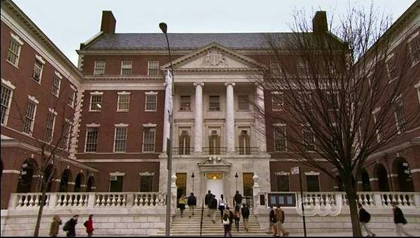 School scenes in Gossip Girls were filmed in The Museum of the City of New York.