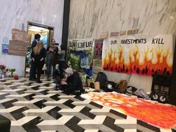 Members+of+NYU+Divest+and+NYU+SLAM+have+said+that+they+will+occupy+the+executive+elevator+in+Bobst+until+their+demands+are+met.