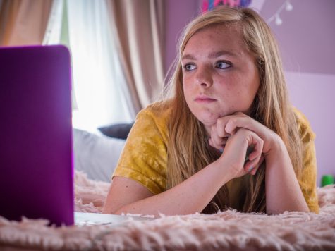 Review: Puberty Sucks But ‘Eighth Grade’ Doesn’t